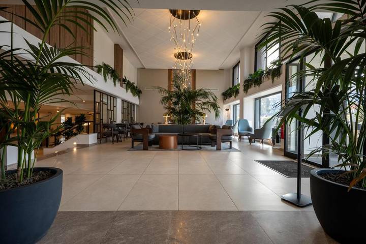Appart’hôtel pour 5 personnes, avec jacuzzi ainsi que balcon et piscine