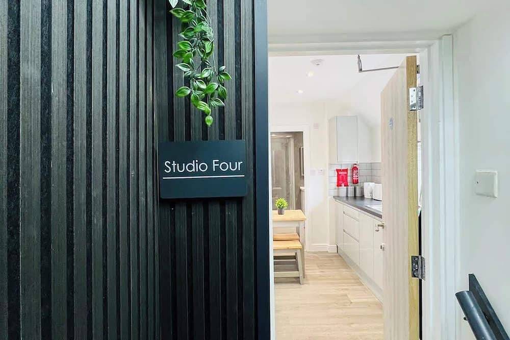 Entire apartment, Studio 4@Bransford Rd in Worcester, Worcestershire