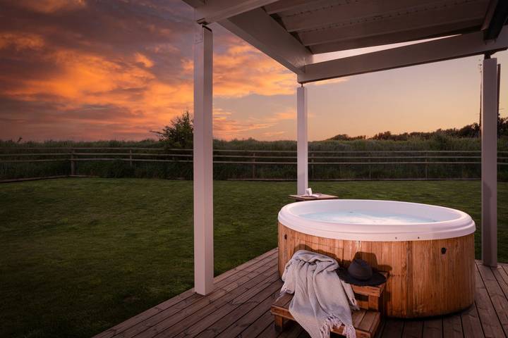 Cottage for 2 people, with Hot tub and Terrace in Georgeham