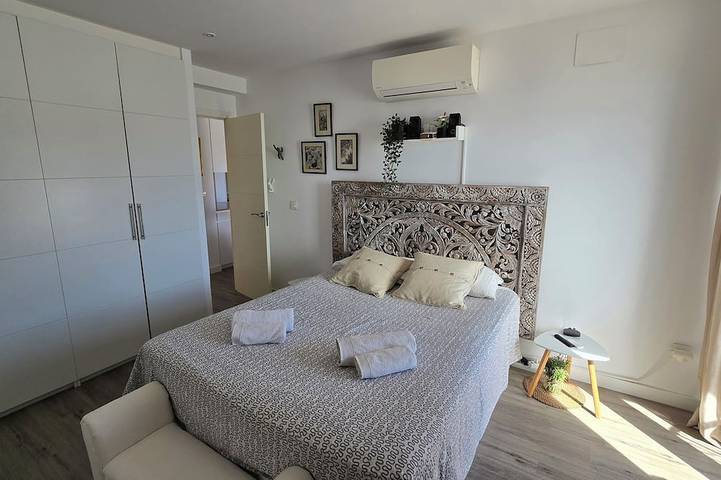 Appartement entier, Flughafen front de mer, récemment rénové, à 20 m de la plage et du port in Platja de l'Ampolla (Moraira), Teulada