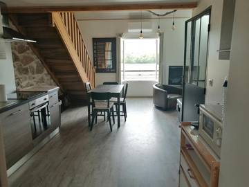 Gîte pour 4 personnes, avec vue, adapté aux familles à Forcalqueiret