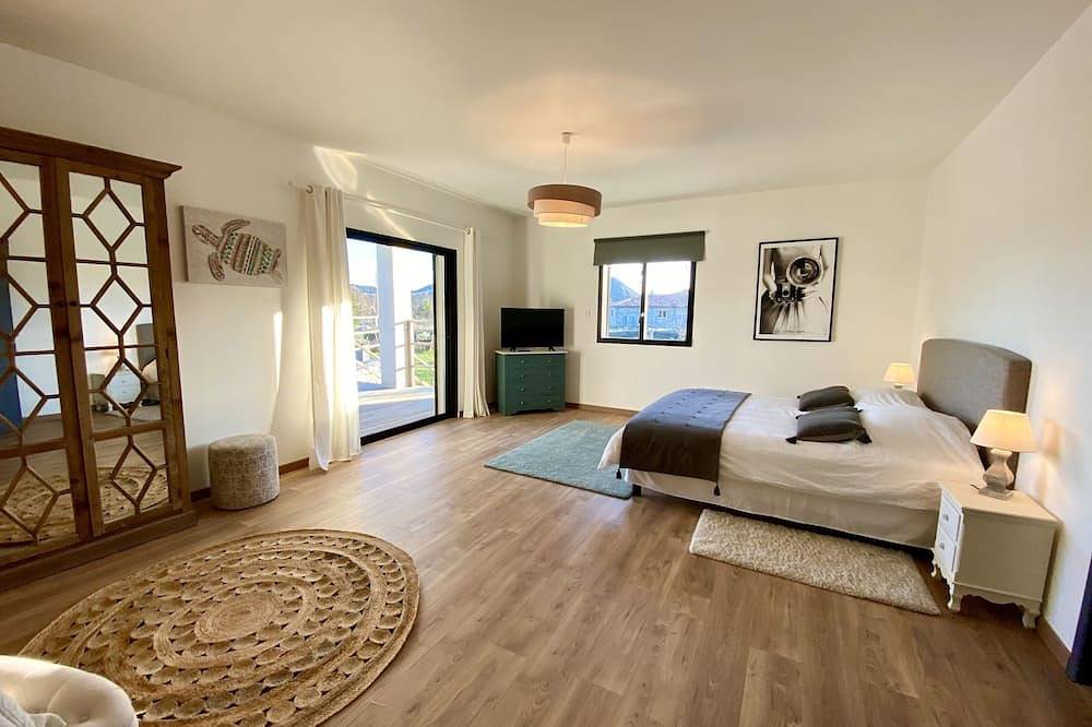 Villa Zuid Ardeche Hoogstaand Zuid, verwarmd privé zwembad, tuin in Les Vans, Cevennen