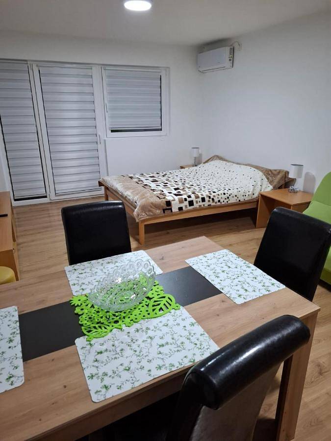 Gîte pour 3 personnes, avec jardin et vue à Vršac