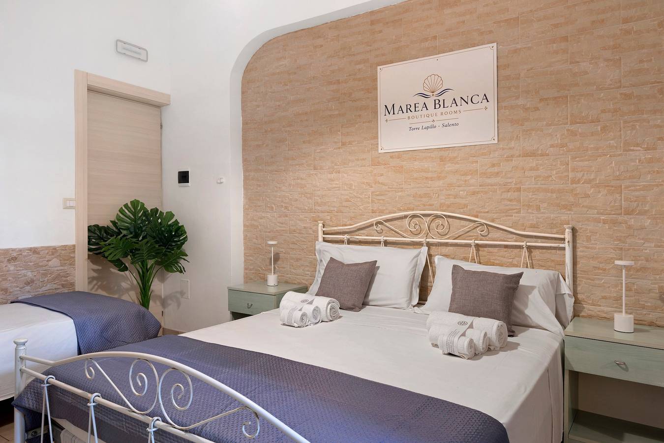 Oceana – Spacious Quadruple Room at Marea Blanca in Porto Cesareo, Gulf of Taranto