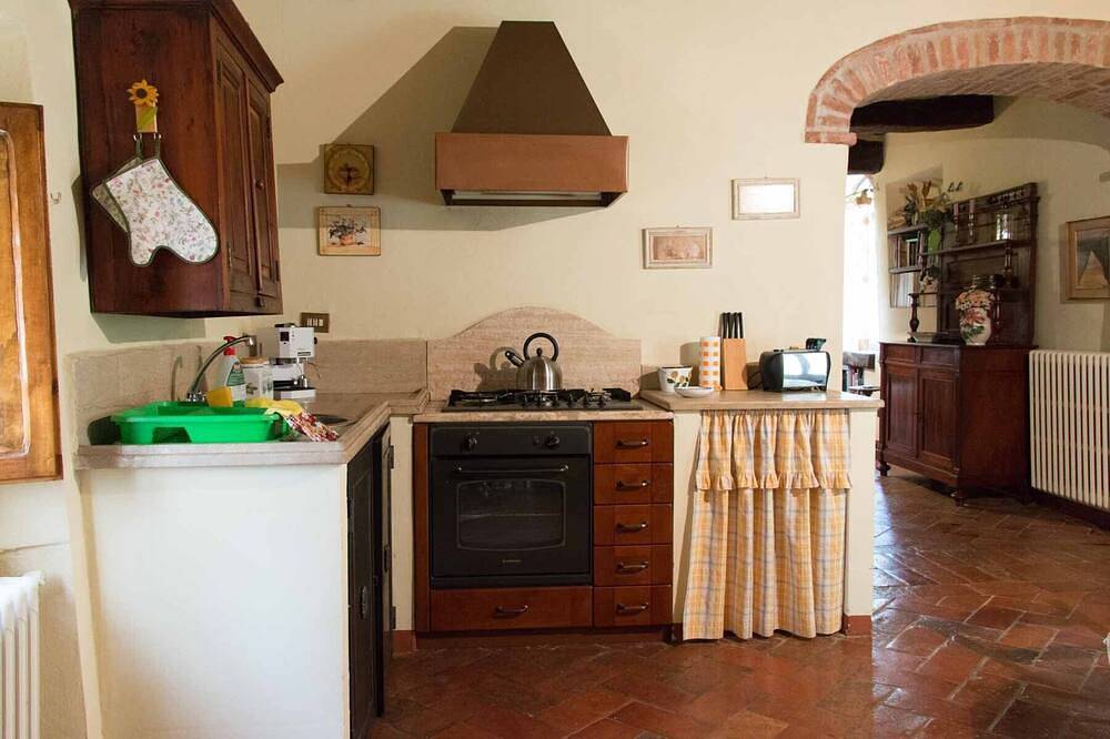 Villa in der Nähe des historischen Zentrums von Montepulciano mit großem Garten für Familien in Montepulciano, Siena Provinz