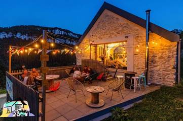 Hôtel pour 5 personnes, avec terrasse à Engins
