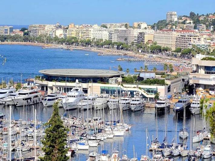 Gîte pour 3 personnes, avec balcon, adapté aux familles dans Cinema Les Arcades Ales - 3