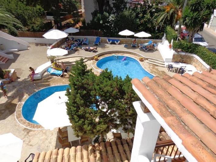 Apartamento para 4 personas, con piscina además de jardín y vistas en Santa Eulària des Riu