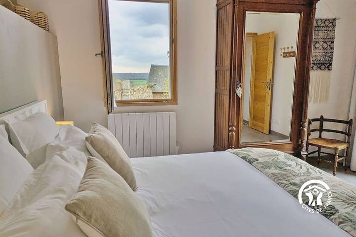 Gîte pour 6 personnes, avec jardin à Sainte-Suzanne - 4