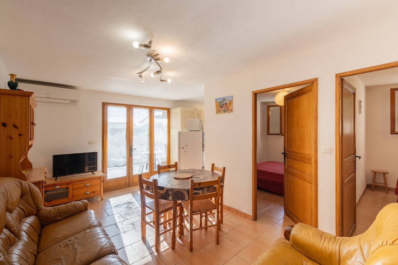 Maison 'Les Sources Gîte La Remise' avec piscine partagée, terrasse privée et climatisation in Chambonas, Parc naturel régional des Monts d'Ardèche