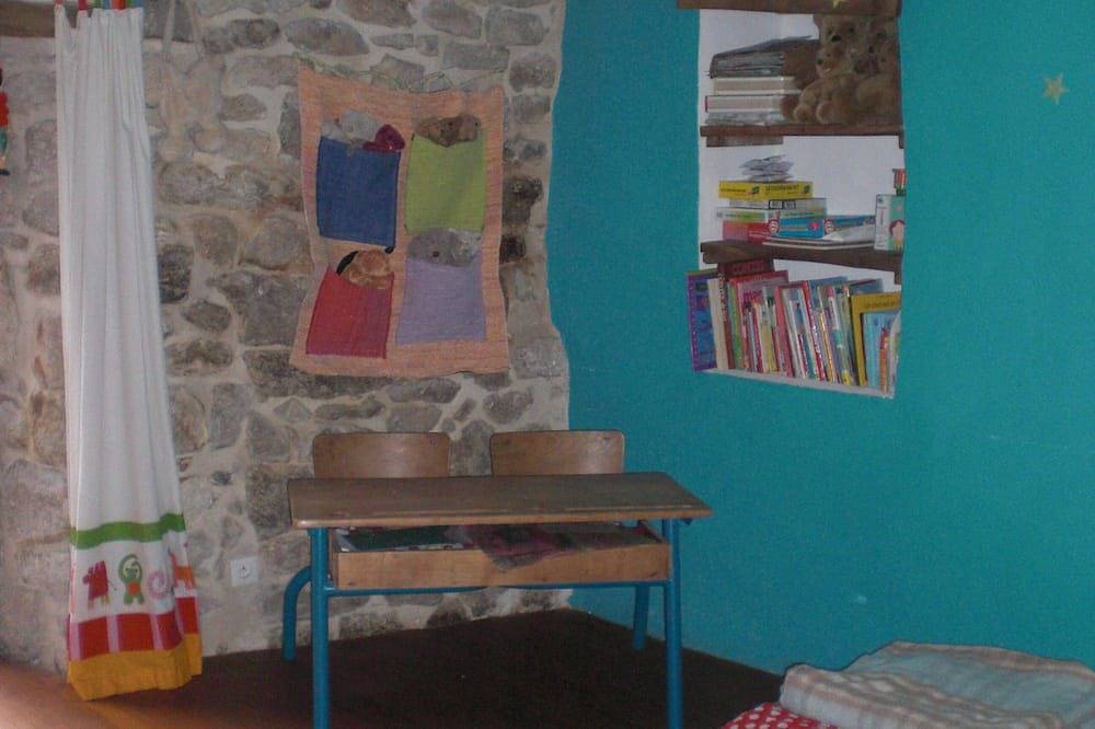 Warm and welcoming family home in Laboule, Parc naturel régional des Monts d'Ardèche