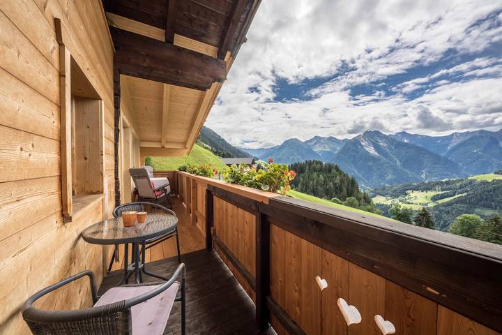 Ganze Wohnung, Ferienwohnung ,,Wasserfall Jogglanderhof" mit Bergblick, privatem Sonnenbalkon und Wlan in Stuls, Moos in Passeier