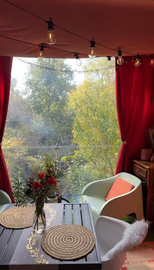 Chambre d’hôte pour 2 personnes, avec Jacuzzi et Terrasse ainsi que Jardin et Vue