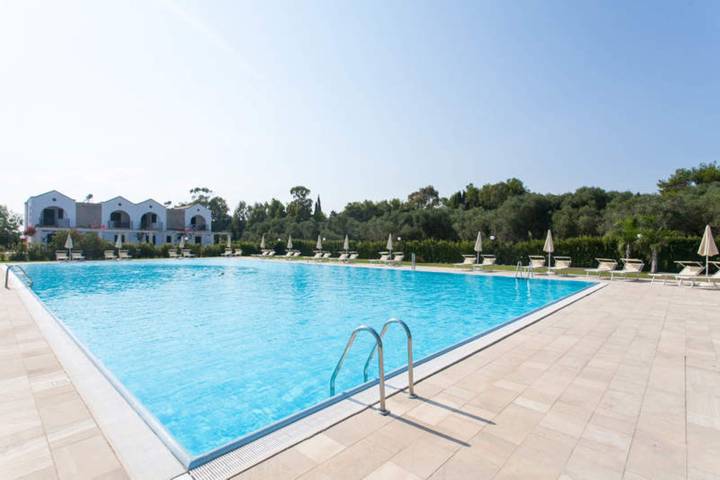 Appartamento per 4 persone, con piscina, adatto a famiglie con bambini a Frassanito