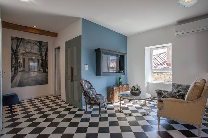 Gîte pour 4 personnes, avec jardin ainsi que piscine et terrasse