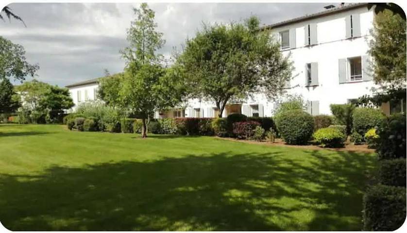Gîte pour 4 personnes, avec vue ainsi que jardin et piscine à Marans - 2