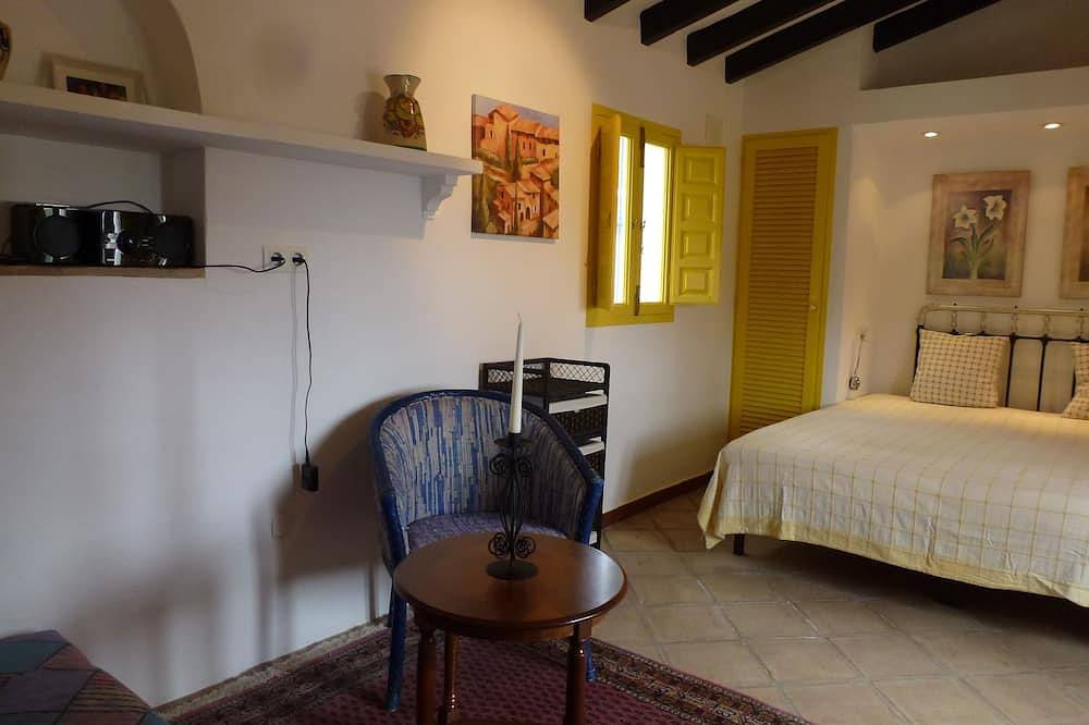Finca with fantastic sea view and pool on a 3000m² property in Sayalonga, Cordillera Penibética