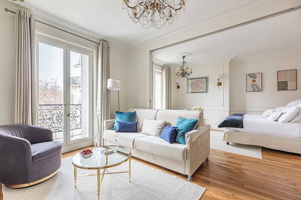 Appartement entier, Vente!  Incroyable 1 chambre avec vue sur la Tour Eiffel pour vos vacances de rêve in Tour Eiffel, Paris