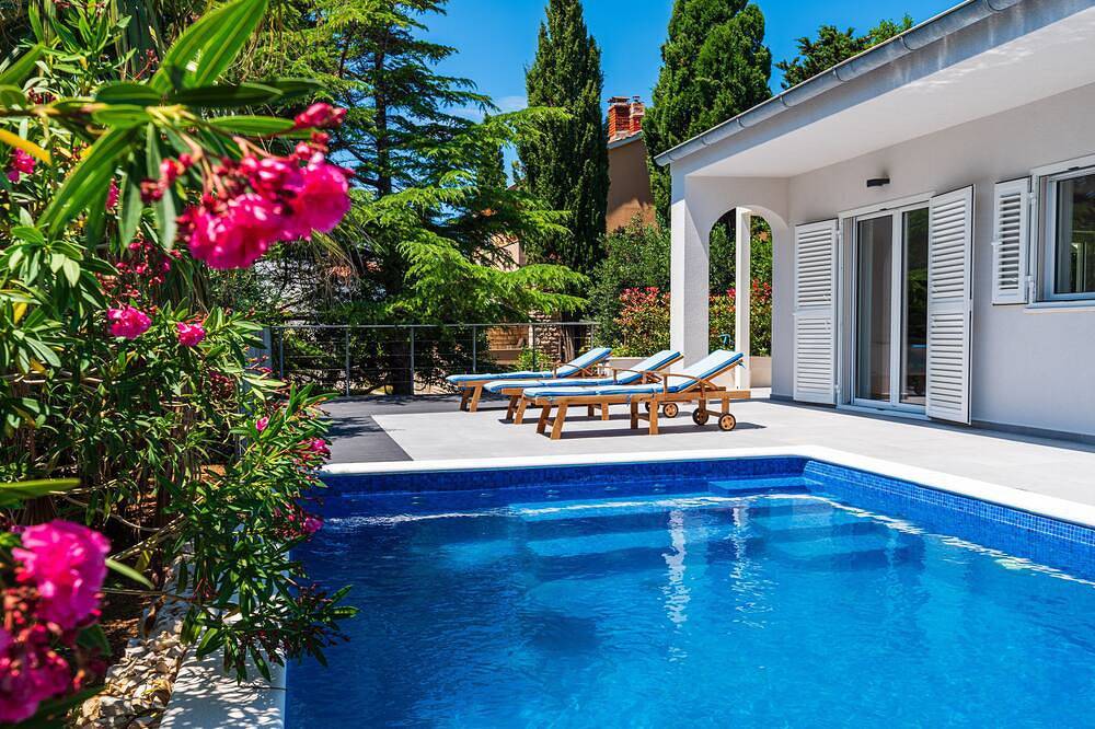 Villa for 6 People in Novalja, Pag Island