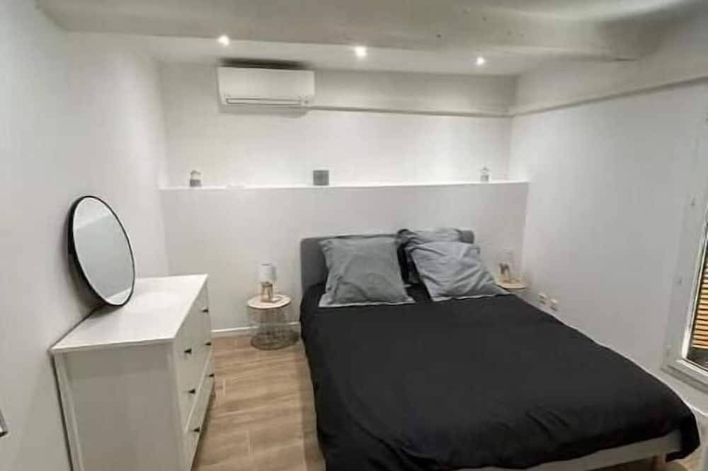 Entire apartment, In the heart of the village in Malaucène, Parc naturel régional du Mont-Ventoux