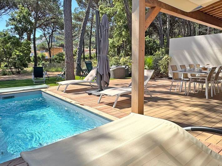 Location de vacances pour 10 personnes, avec terrasse ainsi que piscine et jardin dans Plage de la Nartelle - 2