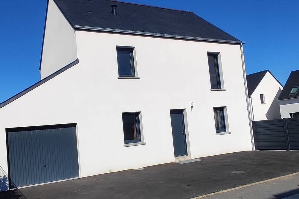 New house, spacious, bright, quiet neighborhood in agglo, fenced. Garage in Plouharnel, Côte des Mégalithes