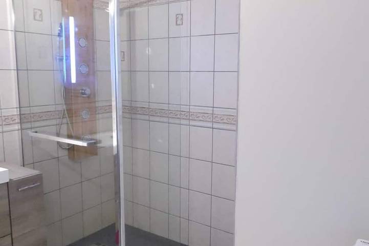 Location de vacances pour 4 personnes, avec jardin ainsi que terrasse et piscine à Prissac - 4
