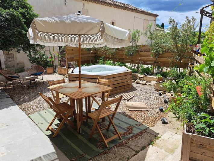 Maison de vacances pour 4 personnes, avec terrasse ainsi que jardin et jacuzzi