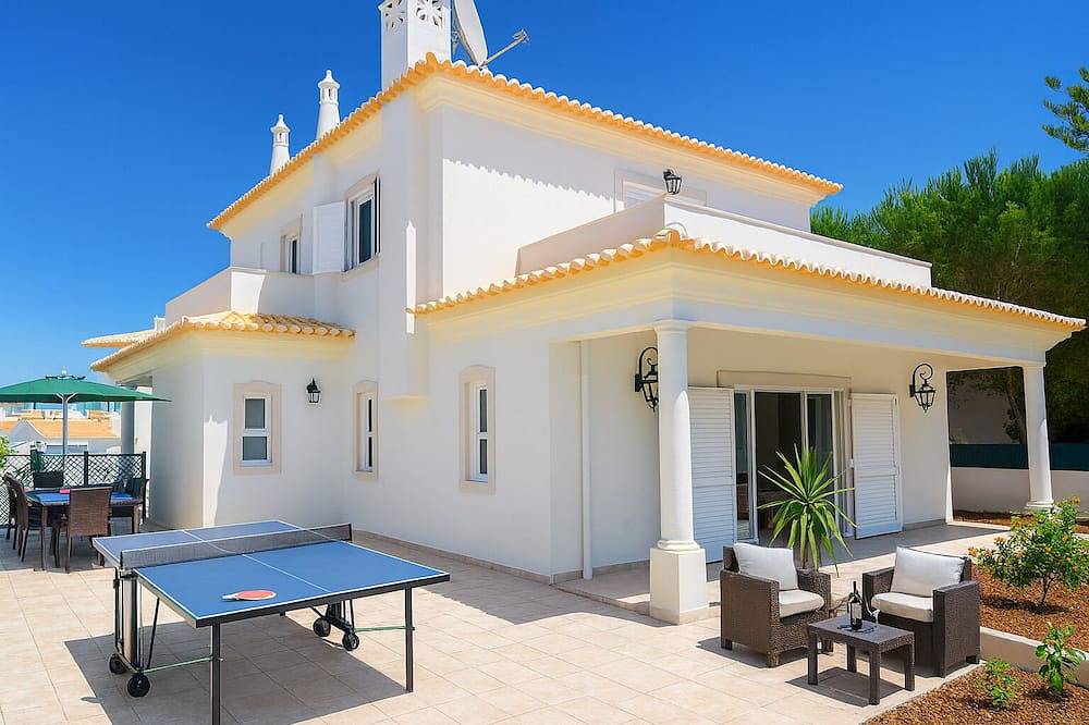Lovely  4 Bedroom Villa Forte, Private Heated Pool Upon Request in Albufeira e Olhos de Água, Faro District
