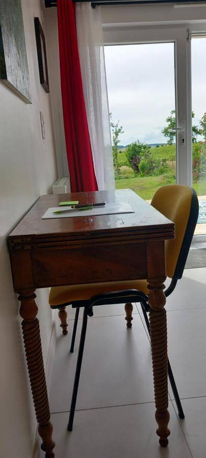 Gîte pour 2 personnes, avec terrasse et vue à Épargnes - 4