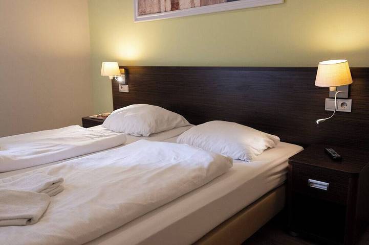 Villa für 8 Personen, mit Pool und Sauna sowie Balkon und Whirlpool, mit Haustier in Heimbach - 3