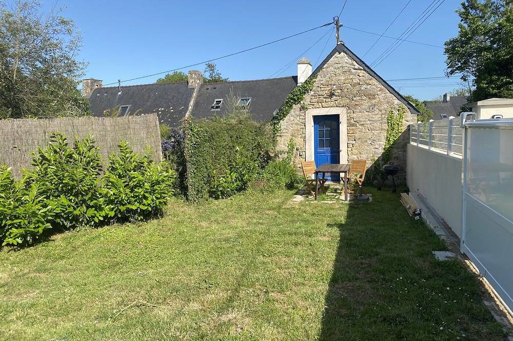 Maison typique bretonne in Lanvéoc, Iroise