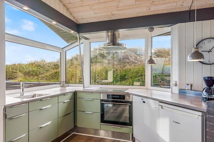 Charmantes Ferienhaus mit traumhaftem Ausblick und WLAN in Årgab, Holmsland Klit