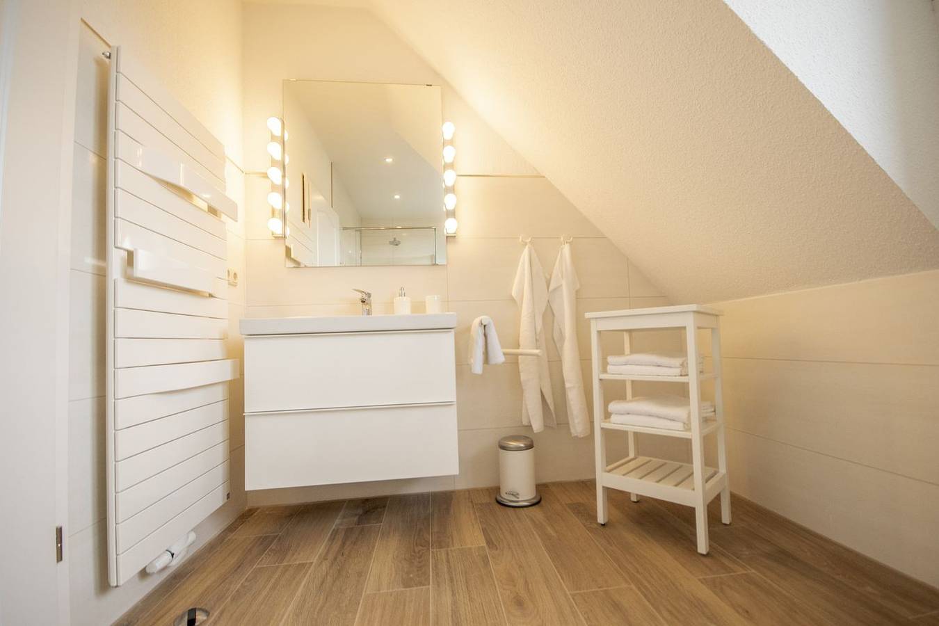 Ganze Wohnung, Strandnahes, modernes Ferienapartment für bis zu 4 Personen in Duhnen in Duhnen, Cuxhaven