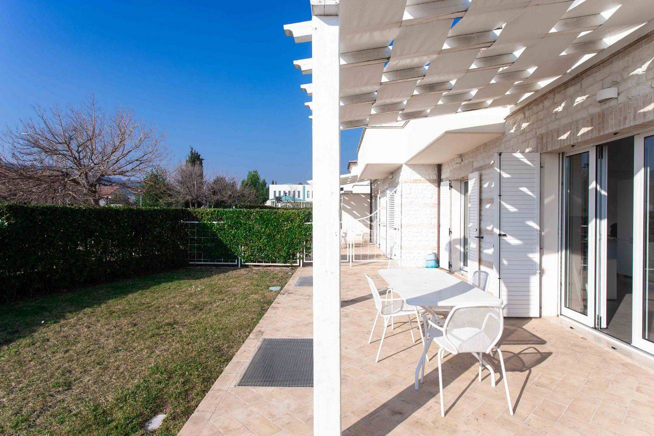 Entire apartment, S018 - Sirolo, brand new stone three-room apartment with right garden in Sirolo, Riviera del Conero