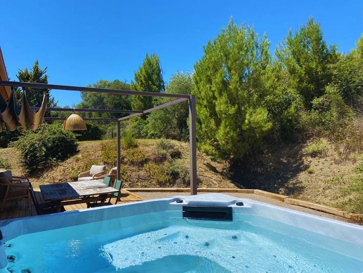 Location de vacances pour 8 personnes, avec piscine et vue ainsi que jardin et sauna à Thézan-lès-Béziers - 2