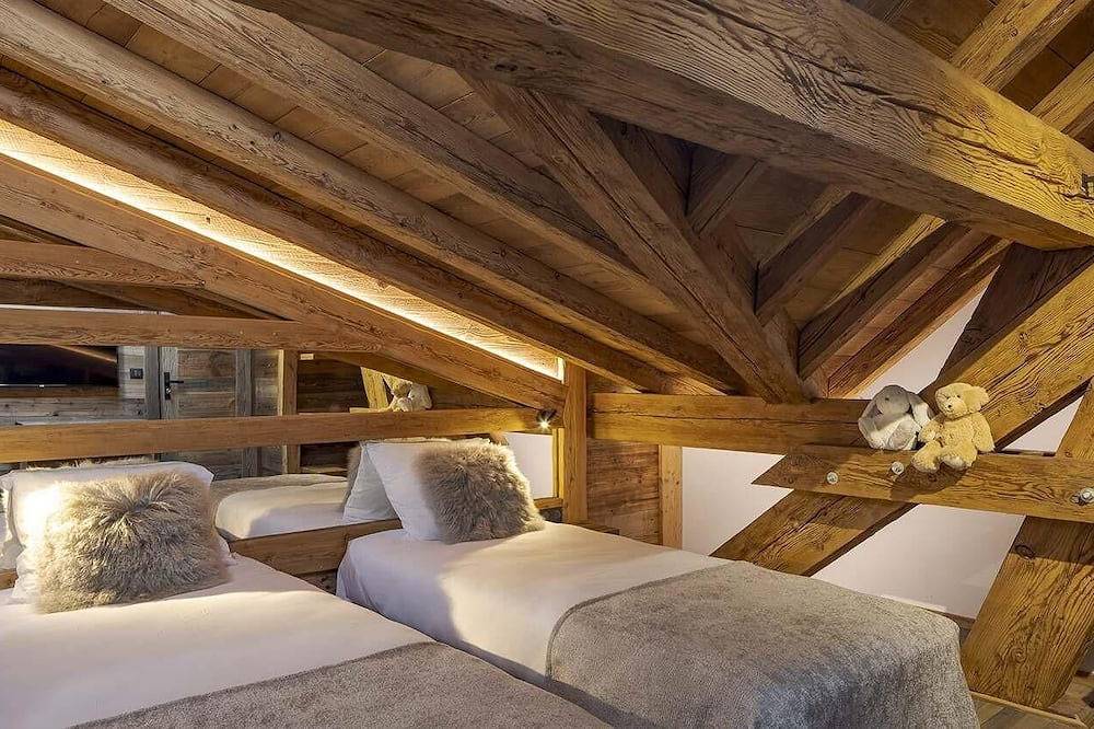 Chalet, wifi, 10m des commerces, sauna, terrasse, cheminée ou poêle à bois, télévision, 260m² in Vénosc, Les Deux Alpes