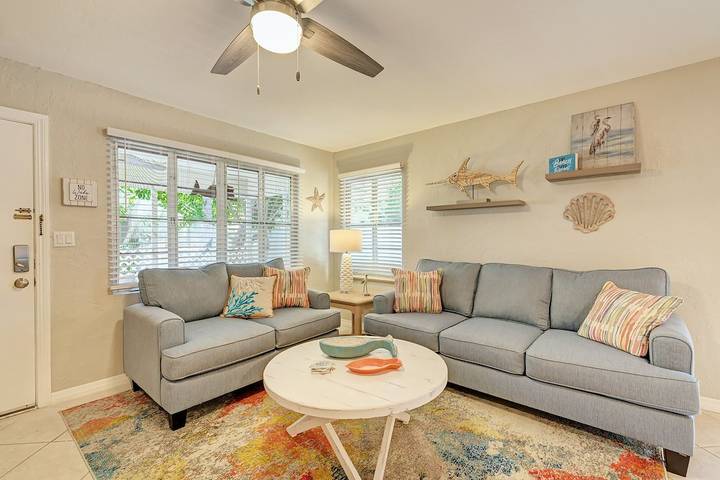 Vacation rental for 7 people, with pool and terrace, with pets in Lido Key