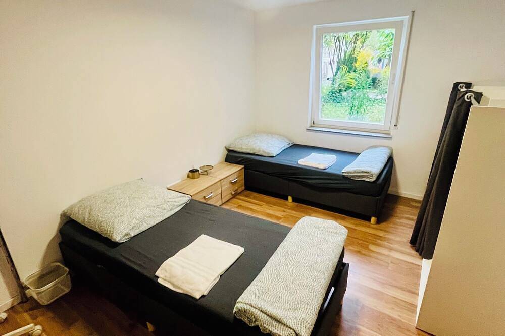 Ganze Wohnung, Monteurwohnung mit 6 Betten und Garten in Bad Cannstatt, Stuttgart