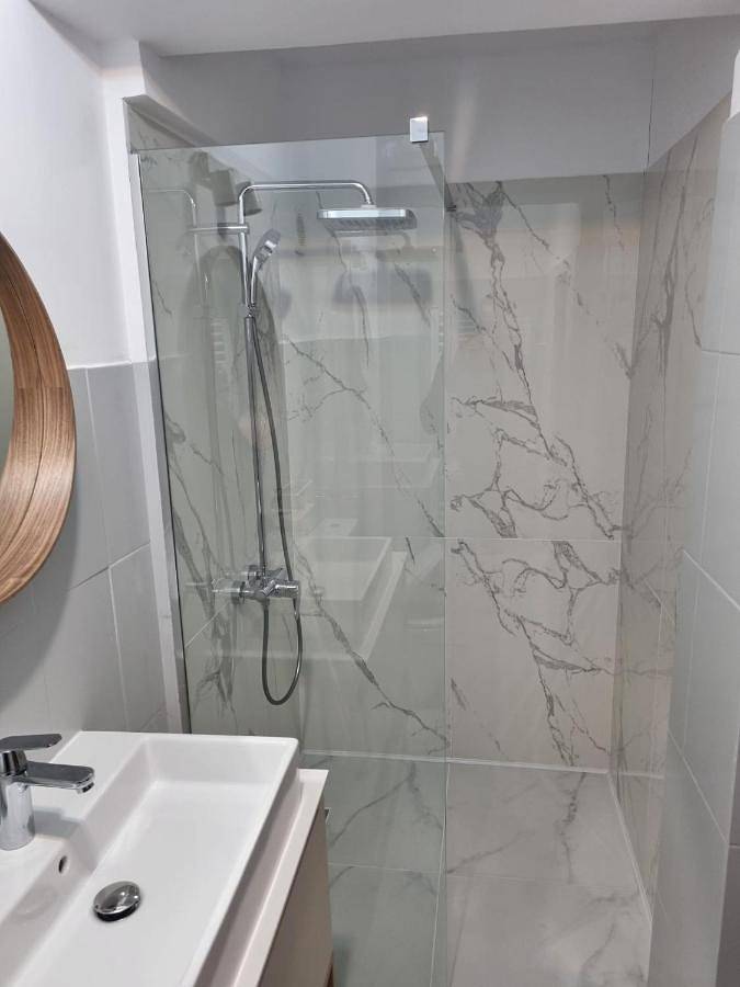 Gîte pour 4 personnes, avec jardin et terrasse à Sinaia - 3