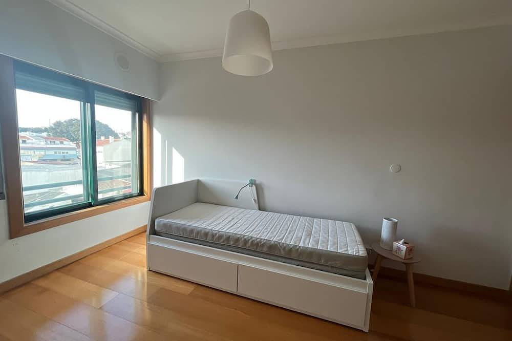 Ganze Wohnung, Seaside family apartment between Lisbon & Cascais - walking distance to beaches in Carcavelos e Parede, Costa de Lisboa