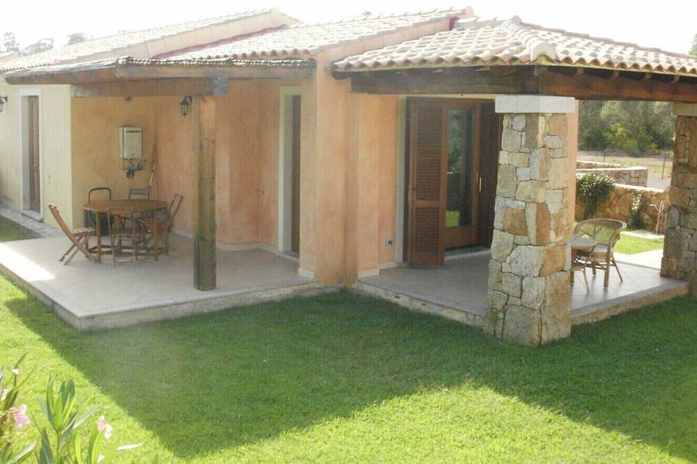 Villa en Cerdeña a pocos pasos del mar. in Budoni, Olbia-Tempio