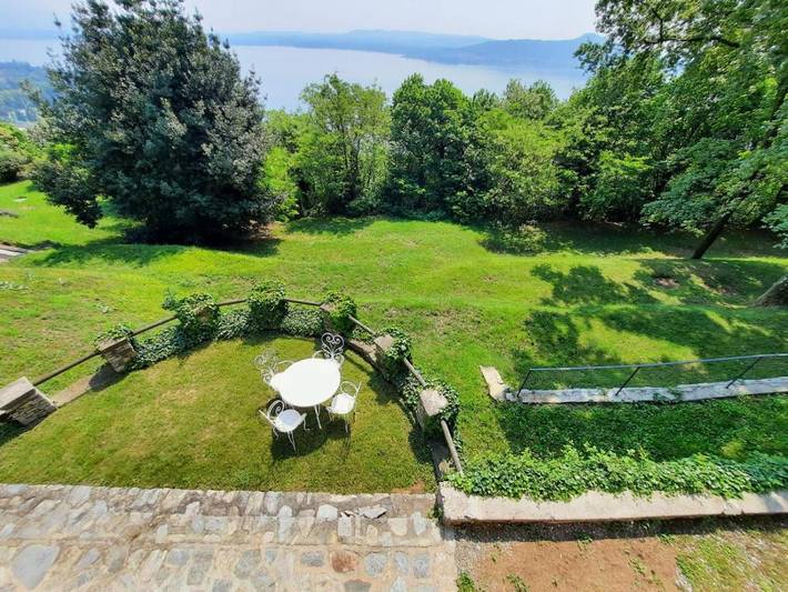 Location de vacances pour 4 personnes, avec balcon et vue ainsi que jardin et vue sur le lac dans Massino Visconti - 4