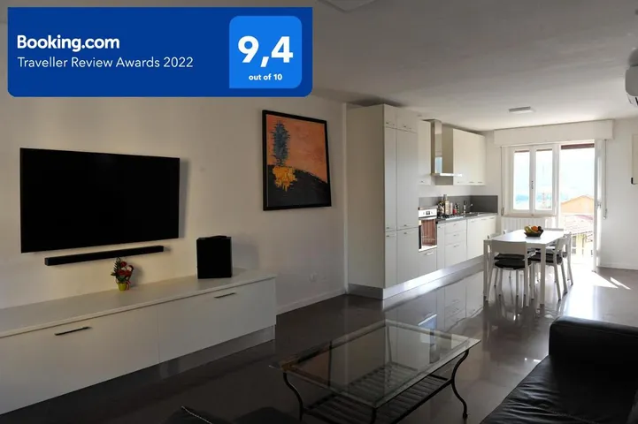 Apartamento de vacaciones para 4 personas, con vistas además de vistas al lago y balcón - 1