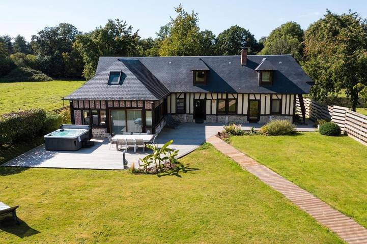Location de vacances pour 8 personnes, avec jardin et jacuzzi, adapté aux familles à Toutainville