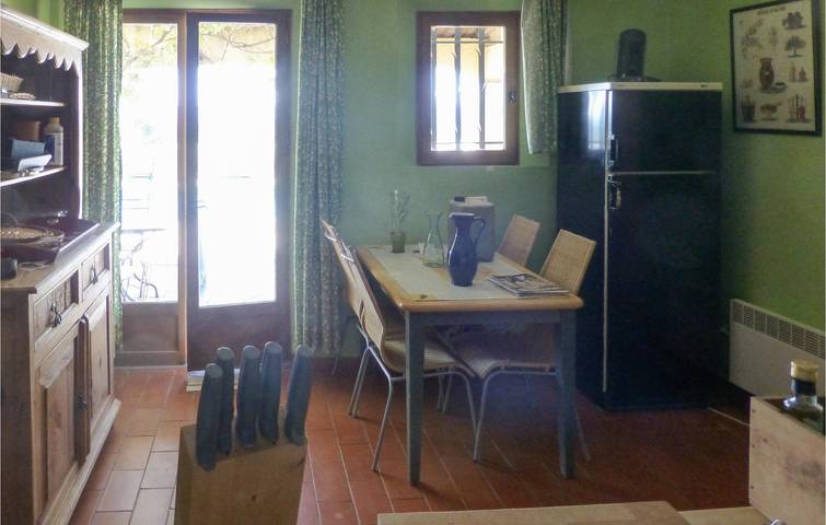 Retiro junto a la piscina | Aparcamiento | WiFi | A pie de la ciudad in Entrecasteaux, Región Brignoles