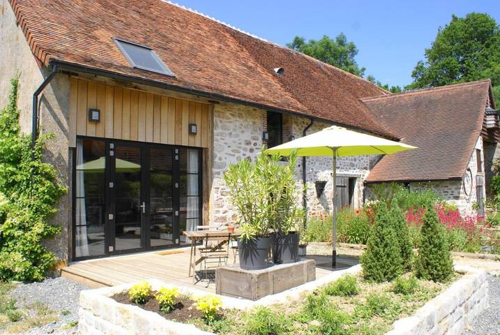 Location de vacances pour 4 personnes, avec piscine et terrasse ainsi que jardin et vue dans Montchevrier - 2