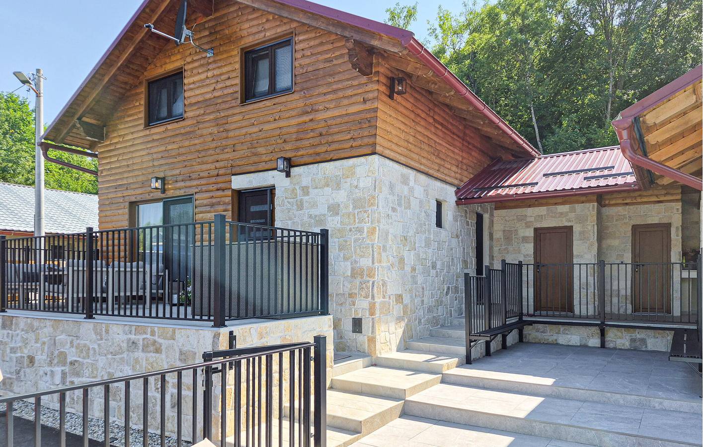 Charmant appartement van 190 m² met zwembad en terras, op 2 km van de rivier Bogdanica in Gospić, Lika-Senj