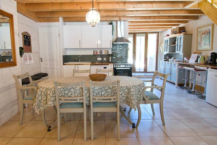 Gîte pour 6 personnes, avec Terrasse ainsi que Jardin et Piscine à Saint-Privat-des-Prés - 4
