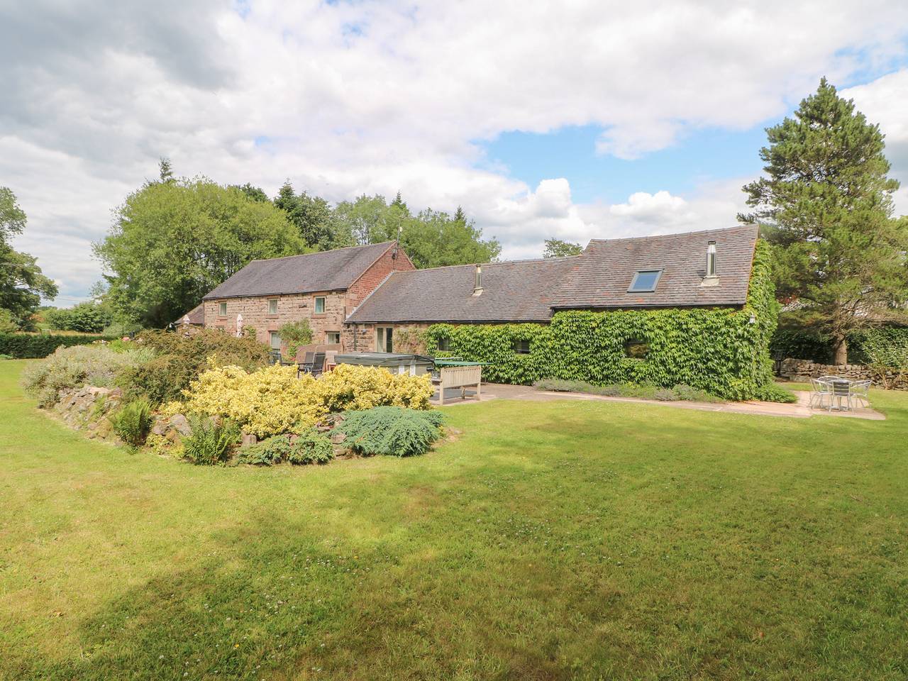 Lee House Cottage in Staffordshire